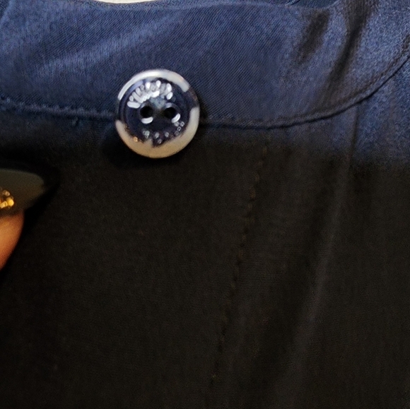 Vince Silk Tunic Pockets. Long Sleeve band collar. Size Small. - Picture 15 of 16